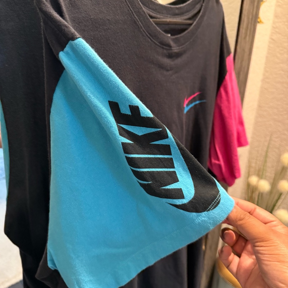 Nike Men’s XXL Color-Block Swoosh Graphic T-Shirt – Black w/ Blue & Pink Sleeves - Picture 4 of 5